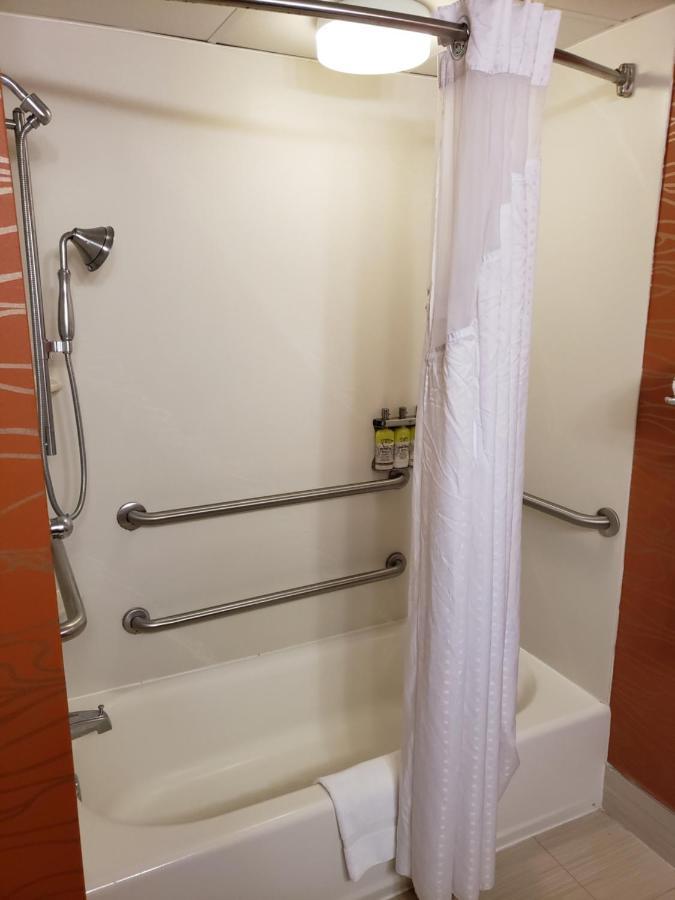 Holiday Inn Express Richmond-Brandermill-Hull Street By Ihg Екстер'єр фото