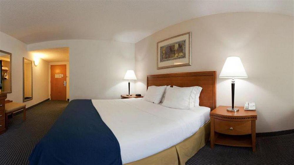 Holiday Inn Express Richmond-Brandermill-Hull Street By Ihg Екстер'єр фото